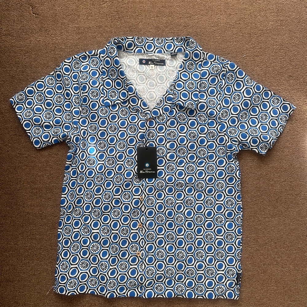 Collared button down linen, boy’s shirt by Ben Sherman in size XL , new